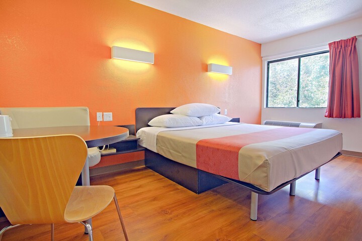 Motel 6 East Brunswick NJ