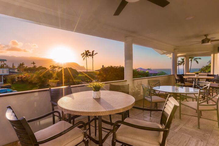 Hale Ohana Nui 5 Bedroom Home by RedAwning