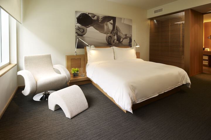 Room 32 of 70