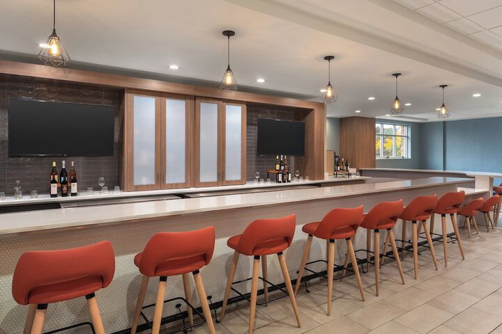 Holiday Inn & Suites Detroit - Troy by IHG
