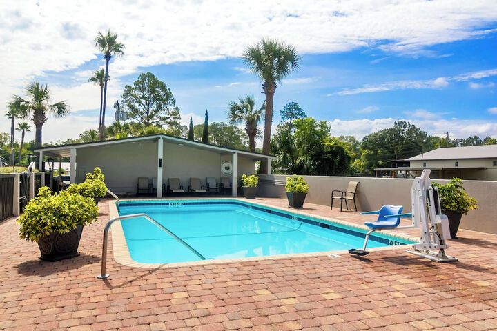 Pool 4 of 25