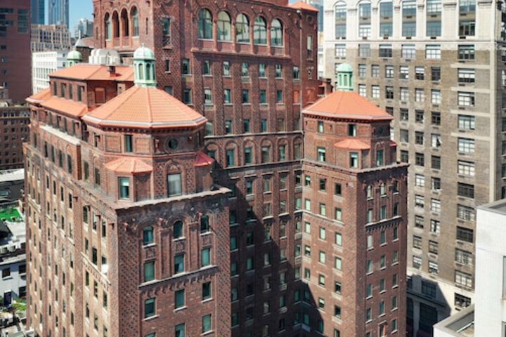 Hotel 8 of 100