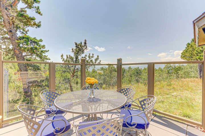 Mountain Views + Hot Tub: Airy Forest Escape!