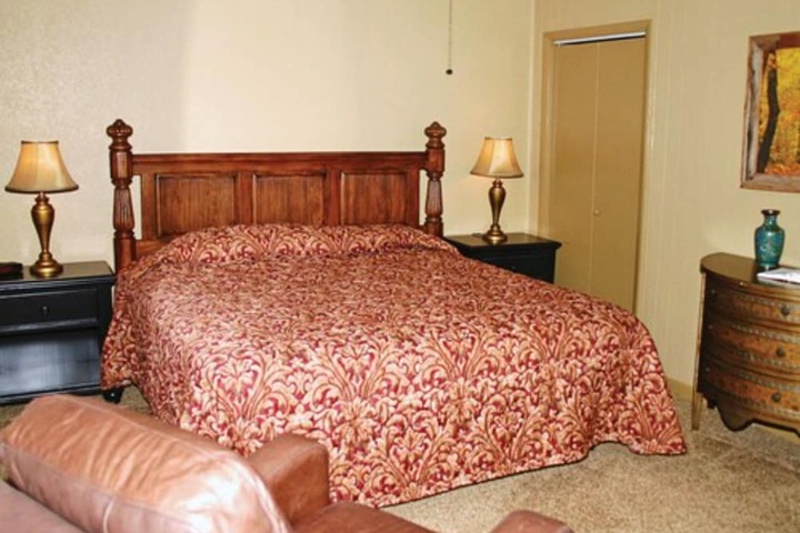 Room 11 of 18