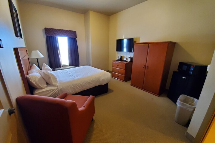 Clarion Hotel & Suites Williston