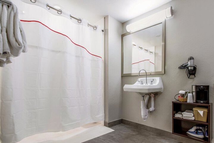 Red Roof Inn PLUS+ Dallas – Addison