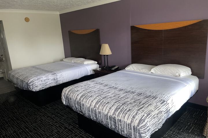Room 10 of 16