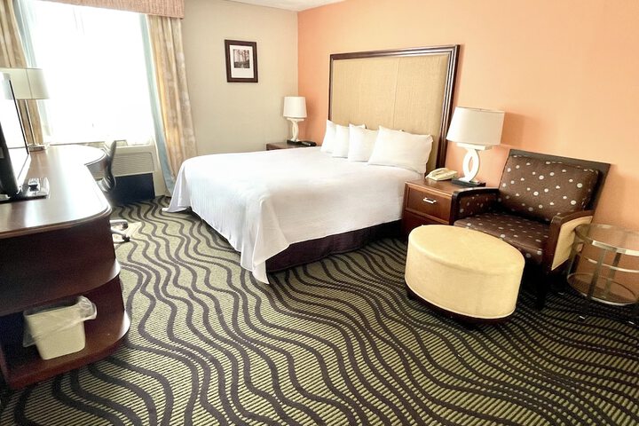 Room 6 of 10