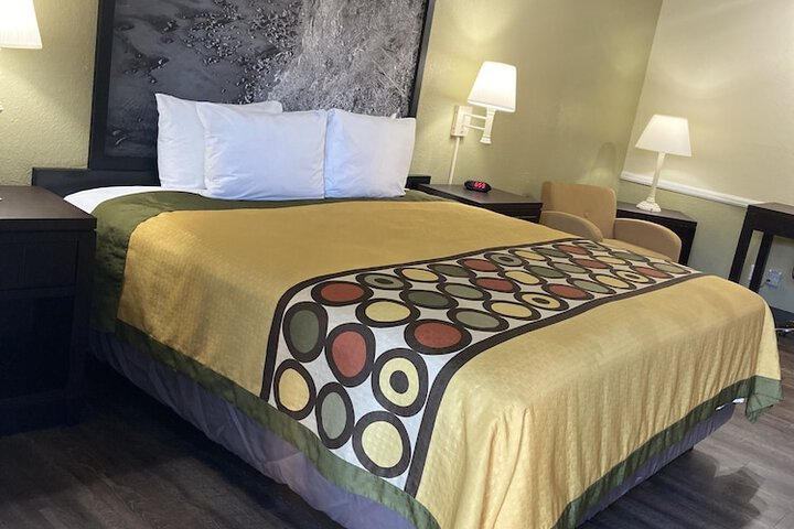 Room 13 of 20