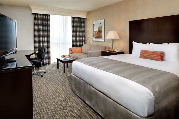 DoubleTree by Hilton Detroit - Dearborn