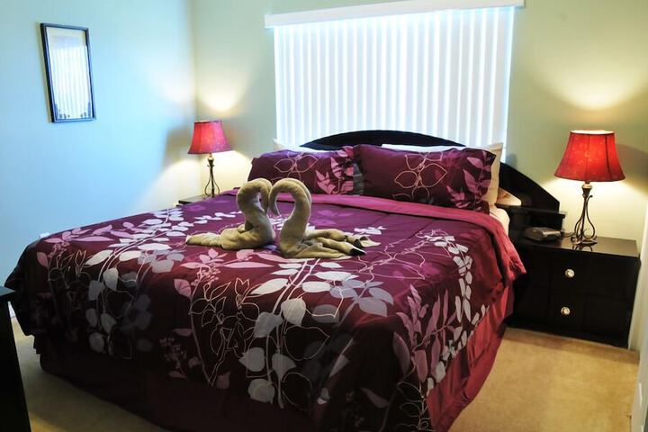 Room 6 of 12