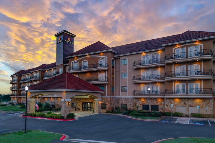 La Quinta Inn & Suites by Wyndham Marble Falls