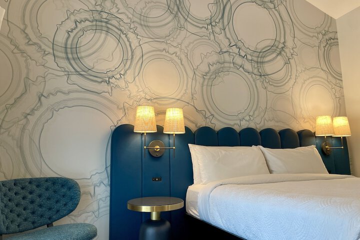 Room 8 of 34