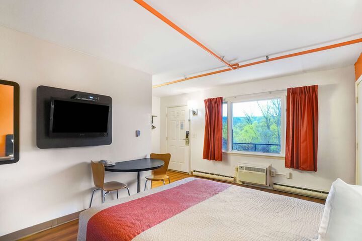 Room 7 of 25