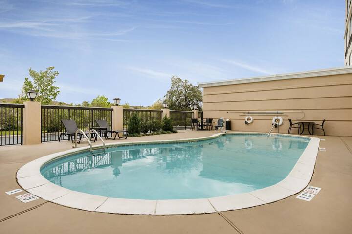 Pool 6 of 37