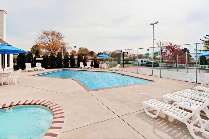 Hawthorn Extended Stay by Wyndham Columbus North