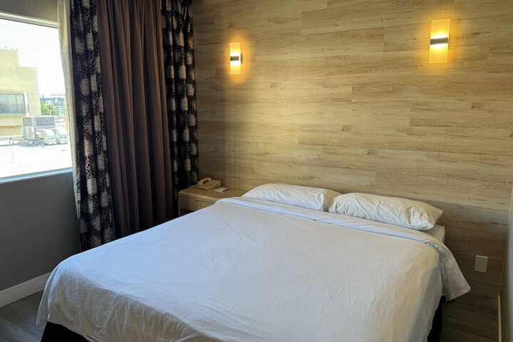 Room 16 of 24
