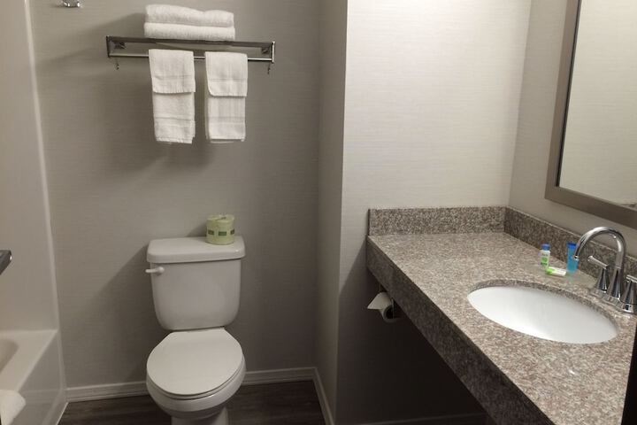 Room 3 of 8