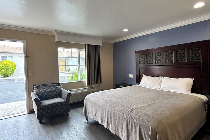Room 3 of 16