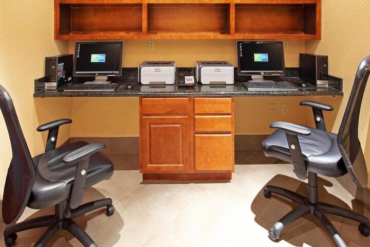 Hyatt House Bentonville / Rogers