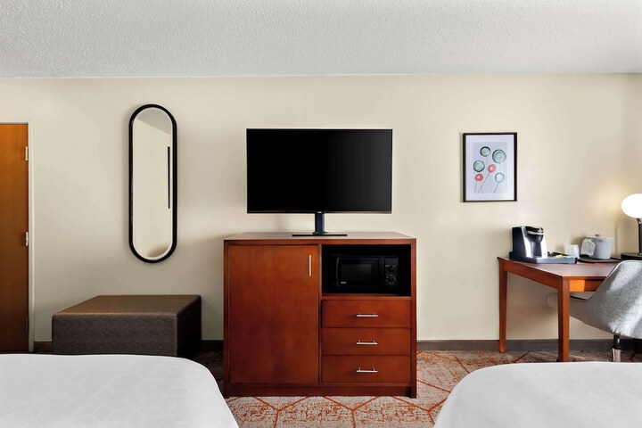 Best Western Fremont / Angola I-80/90 Toll Road