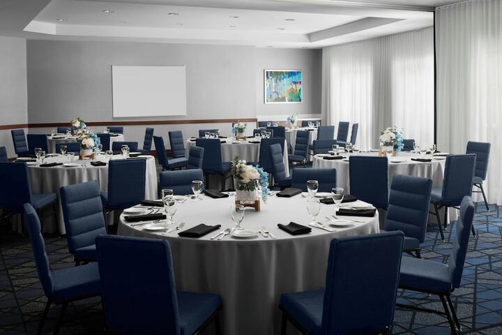 Courtyard by Marriott Los Angeles Burbank Airport