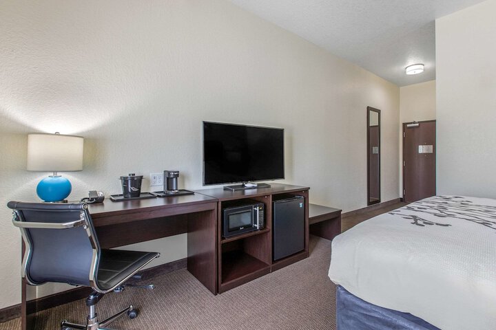 Room 33 of 52