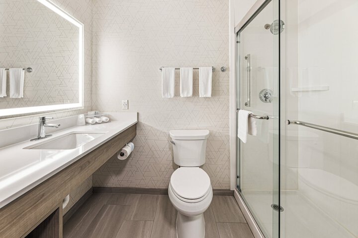 Holiday Inn Express & Suites Buford NE - Lake Lanier by IHG