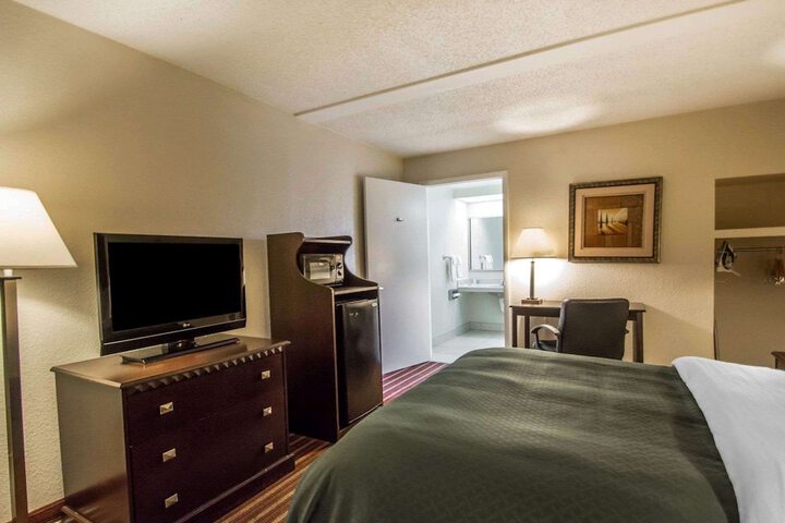Room 13 of 37