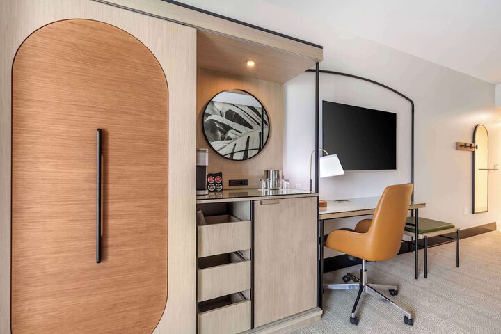 Room 51 of 104