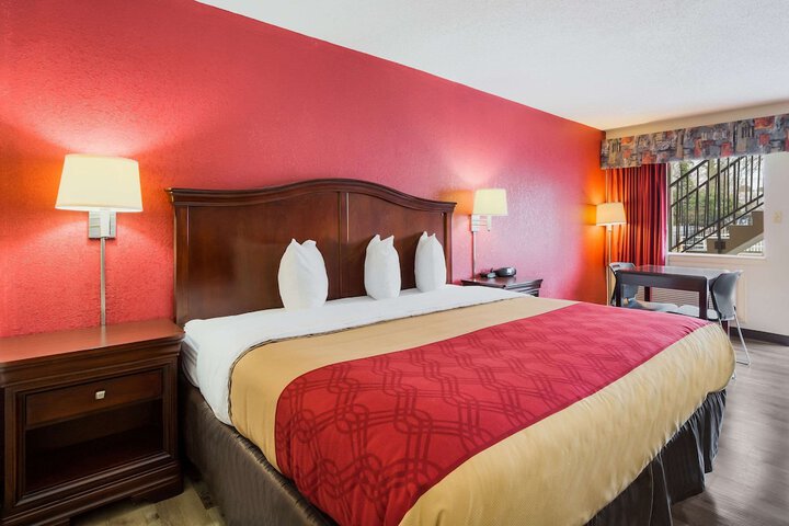 Room 12 of 26