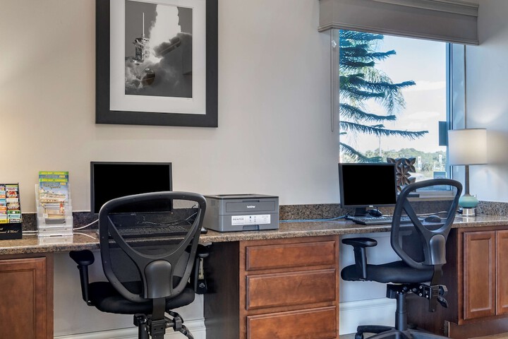 Business Center 25 of 25