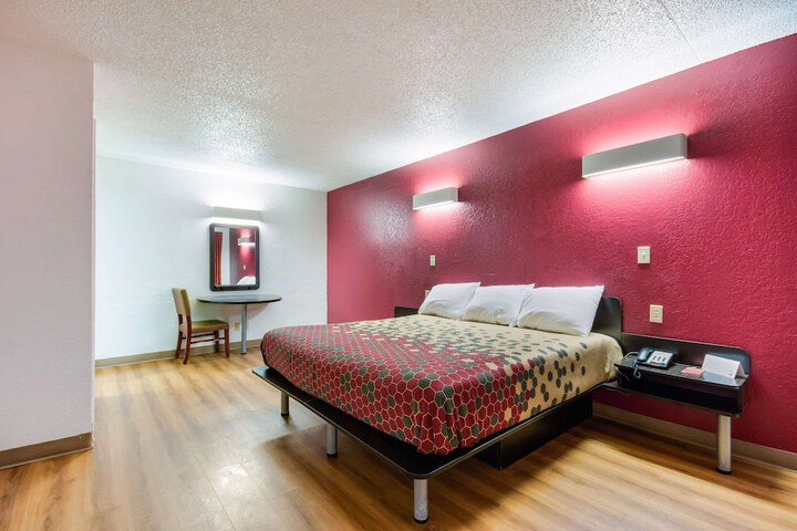 Room 14 of 39