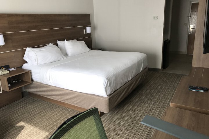 Room 33 of 62