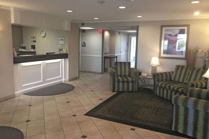 La Quinta Inn & Suites by Wyndham Chicago Gurnee