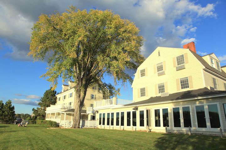 Breakwater Inn