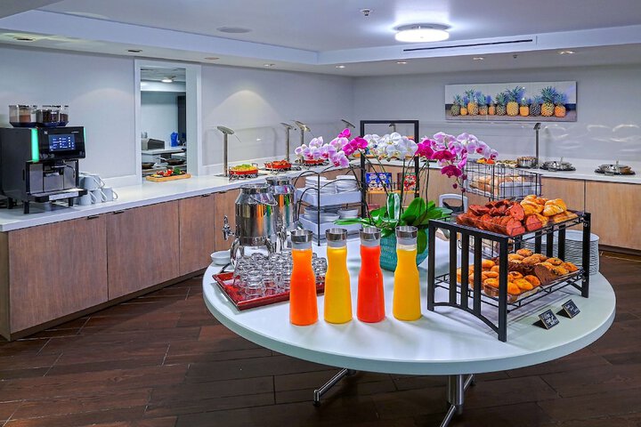 DoubleTree by Hilton Hotel Alana - Waikiki Beach