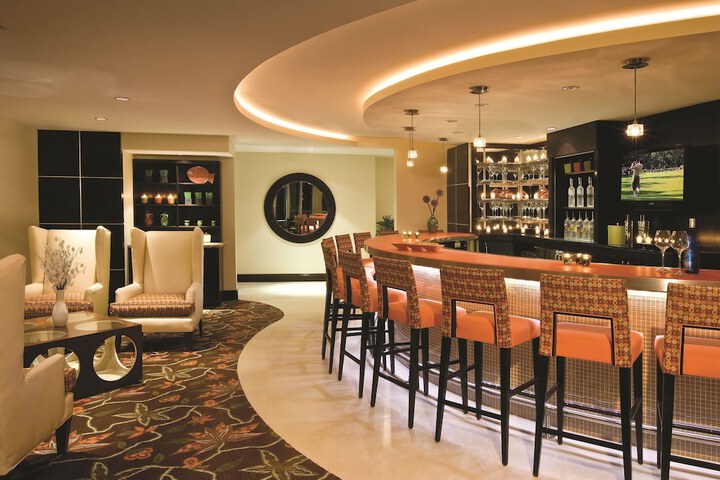 Lounge 20 of 24