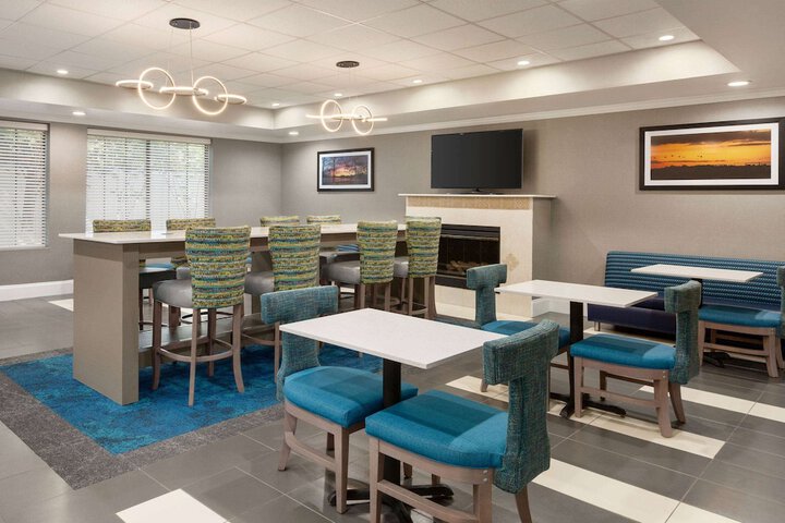La Quinta Inn & Suites by Wyndham Dublin