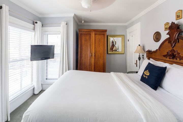 Room 8 of 9