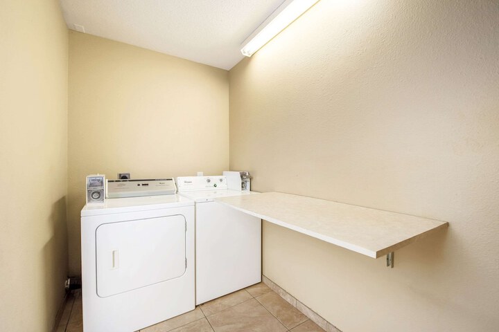 Room 8 of 34