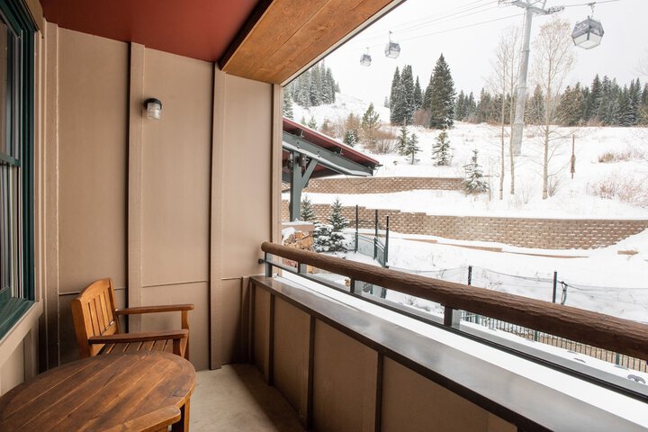 Zephyr Mountain Lodge Condo | 2 Bedrooms Lower Hughes View w / Ski Storage (Premium-Rated Condo 1317)