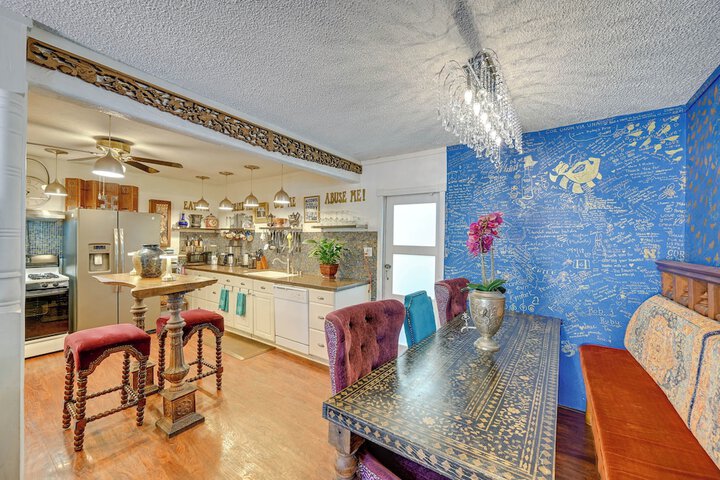 Bohemian Wonderland: Benicia Bungalow w / Pergola!