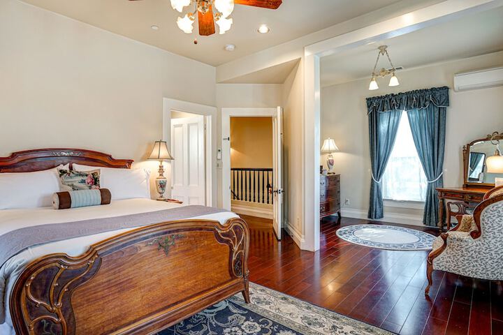The River Belle Inn