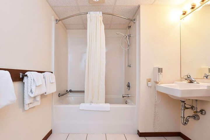 Travelodge by Wyndham Ishpeming / Marquette