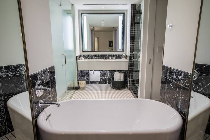 The Laura Hotel Houston Downtown, Autograph Collection