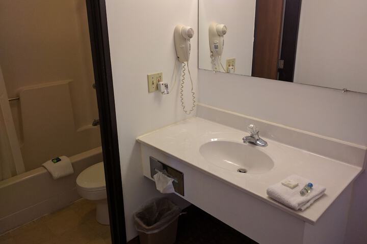 Room 8 of 18