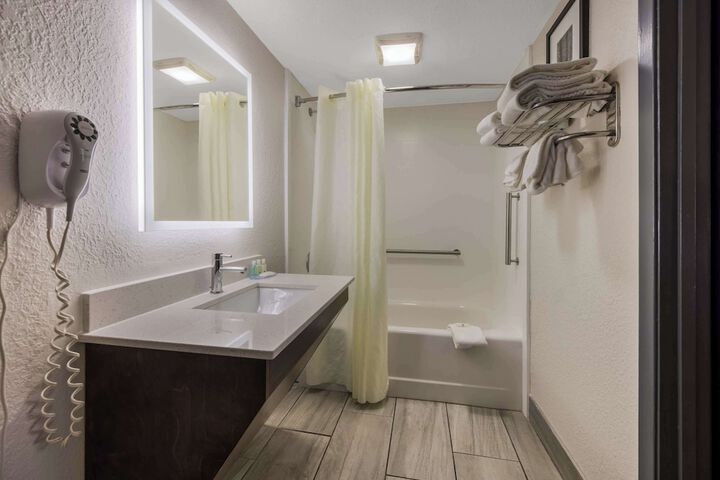 Quality Inn Asheville Airport