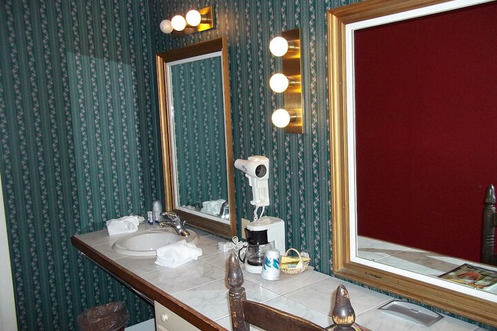 Weathervane Motel