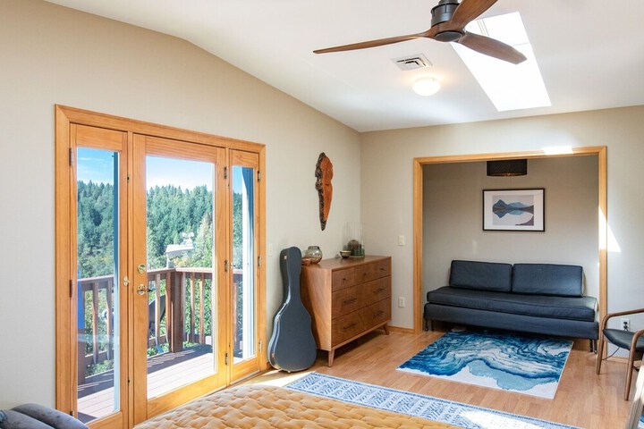 The Oaks Home features Private Disc Golf Course by RedAwning